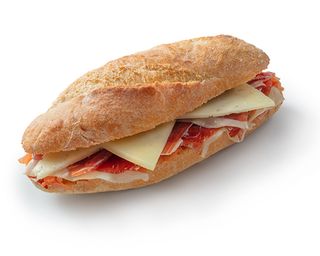 Bocadillo jamón ibérico y queso manchego