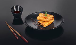 ტაილანდური მწვანე ქარის სფრინგ როლი ქათმით