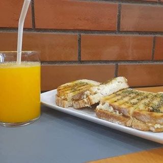 Tosta,com sumo do dia