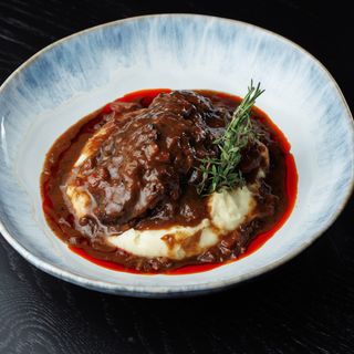 Томлені телячі щічки 