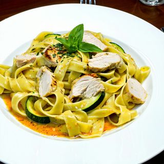 Tagiatelle z kurczakiem i cukinią