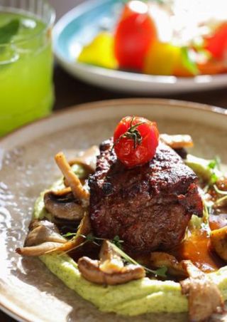 Ֆիլե մինյոն ֆրենչ խյուսով և տապակած սնկերով