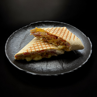 Omlet u tortilji sa pečenicom