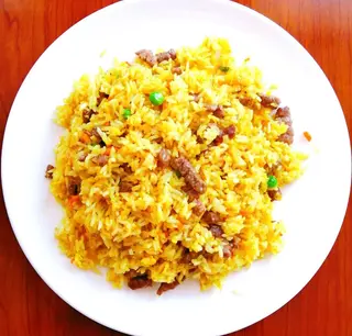 23. Arroz frito con ternera