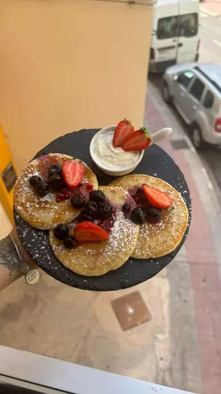 Tortitas Frutos Rojos Y Queso Fresco