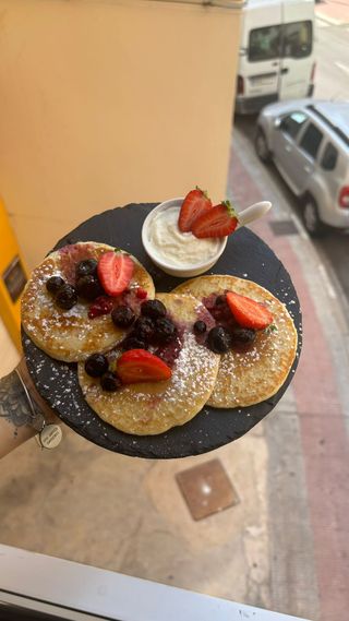 Tortitas Frutos Rojos Y Queso Fresco