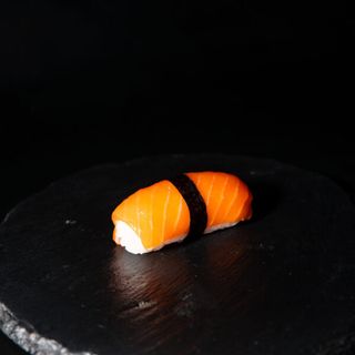 Суші з лососем (55г/1шт)