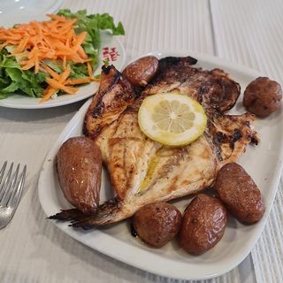 Dourada Grelhada com Batata a Murro