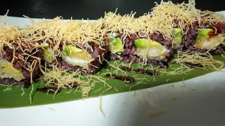 931. Black tempura maki - 8 pezzi