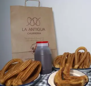 Chocolate de (500 ml.) + 12 churros + 4 porras