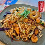 Yakisoba de Mariscos + refresco lata de 330ml
