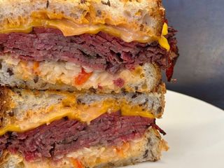 Сендвіч з пастрамі (350g)