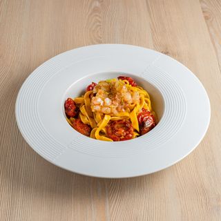 Tagliatelle con tartare di gamberi