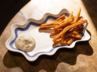 Батат фрі з трюфельним соусом (150г)