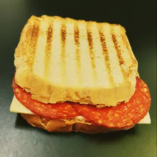 Sándwich Chorizo con queso