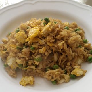 Riso con pollo al curry alla piastra