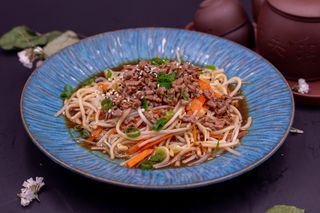 Spaghetti con salsa di manzo/牛肉拌面