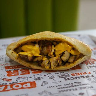 Sandwich Spécial, Frites, Boisson au Choix