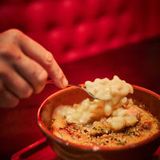 Mac and cheese criollos