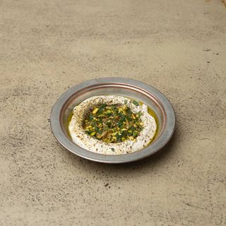 Labneh, menta y pistacho