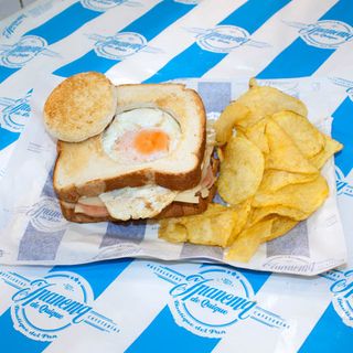 Sándwich Mixto Con Huevo