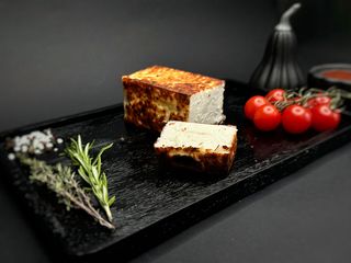 Сир на мангалі     (замовлення приймаються від 200грам) (100g)