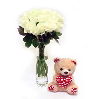 Buchet 21 trandafiri albi, ursulet si vaza