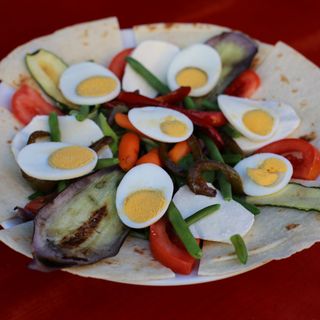 Insalatona completa di piadina