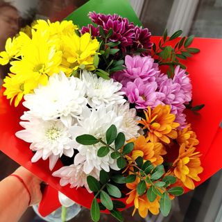 Buchet cu 5 crizanteme colorate