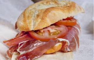 Bocadillo de serrano y tomate