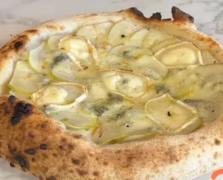 Pizza brie con gorgonzola