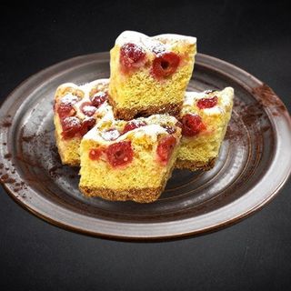 Pandispan cu Visine 100Gr.