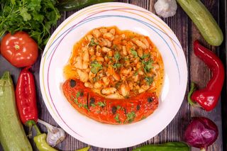 Селска наденица с боб на фурна (350г)