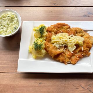 Kotlet schabowy 250g z ananasem i żółtym serem