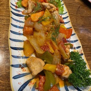 Куриная грудка с овощами