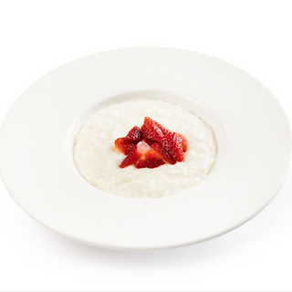 Каша рисовая с ягодой на обычном молоке