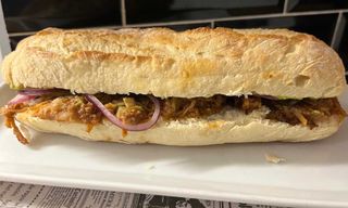 Bocadillo de Pulled Pork con Guacamole
