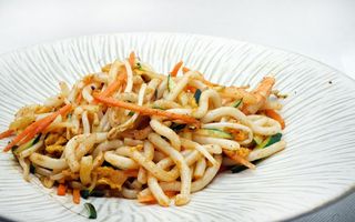 Yaki udon salmone piccante
