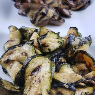 Verdure grigliate melanzane, zucchine e peperoni