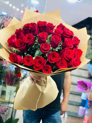 წითელი ვარდების თაიგული