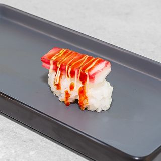 Nigiri Surimi Picante Flambeado (1 Ud.)