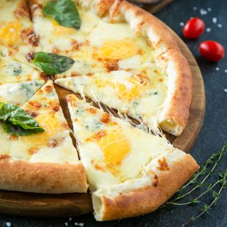 Пицца 4 сыра с сырными бортиками 