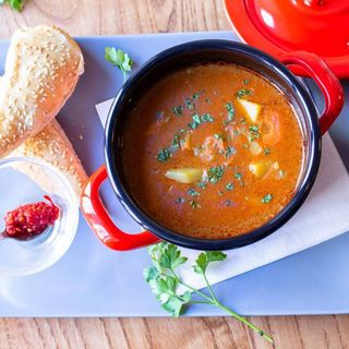 Juneća gulaš čorba