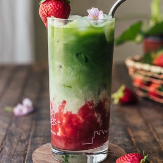 ICED STRAWBERRY MATCHA LATTE