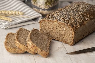 Pan De 50% Espelta Integral Y 50% Centeno Integral Con 5 Semillas 640 Grs