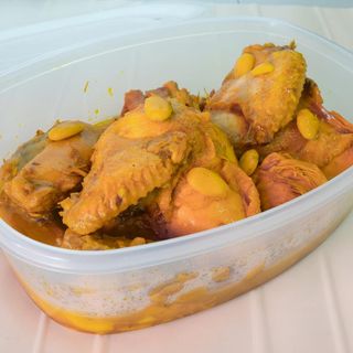 Pollo en salsa de almendras con patatas o ensalada mixta