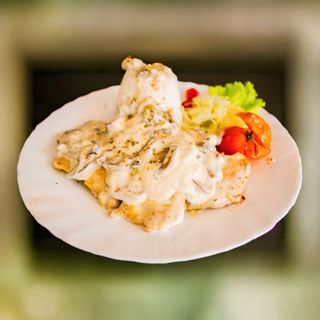 Piletina u sosu od gljiva