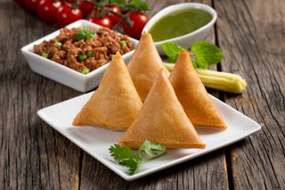 Veg Samosa (pair)