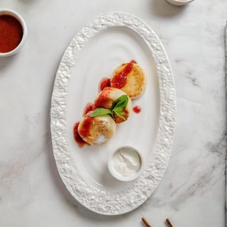 Сырники с малиновым джемом