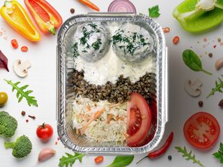 Тефтели в сливочном соусе с гарниром